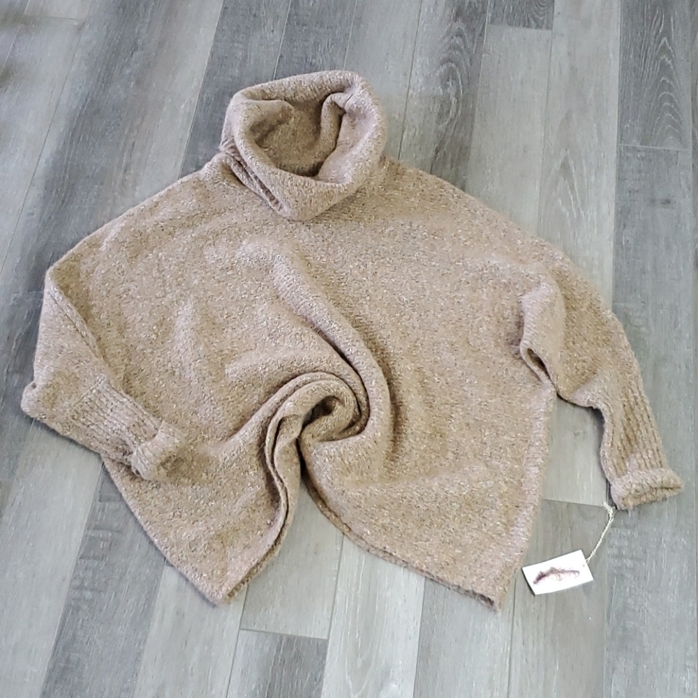 JESSICA SIMPSON | OVERSIZED TURTLENECK